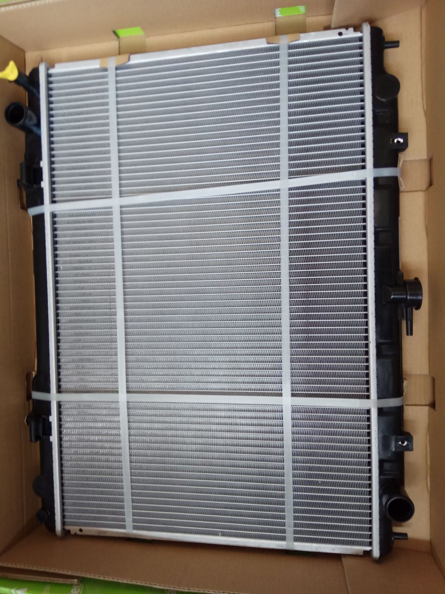 Радиатор охлаждения двигателя VALEO 735081