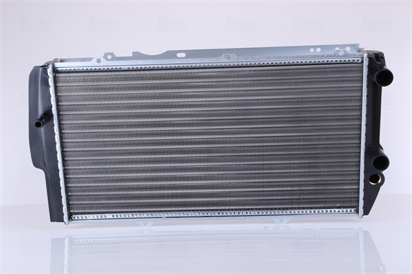 Радиатор охлаждения двигателя NISSENS 604551