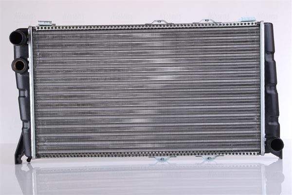 Радиатор охлаждения двигателя NISSENS 64010